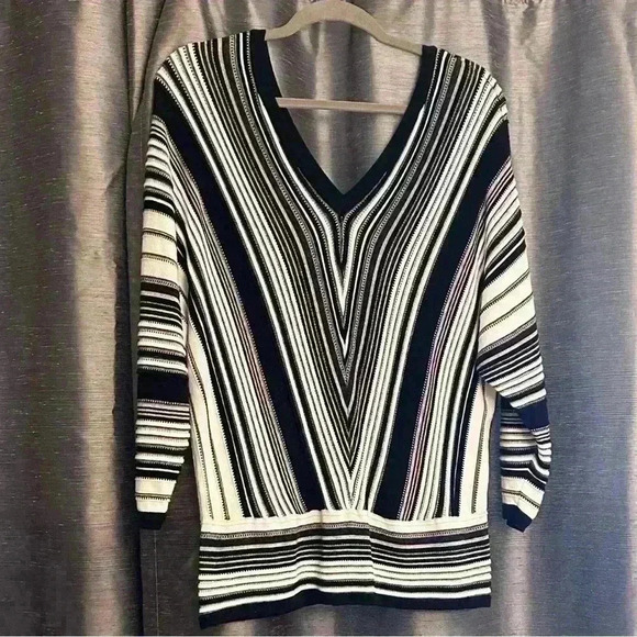 2 for$15 Lane Bryant Black White Stripe Dolman Sleeve V-Neck Sweater Size 14/16 - Picture 3 of 8